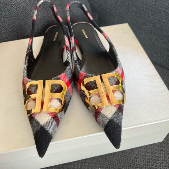Balenciaga - Picture 1 of 2